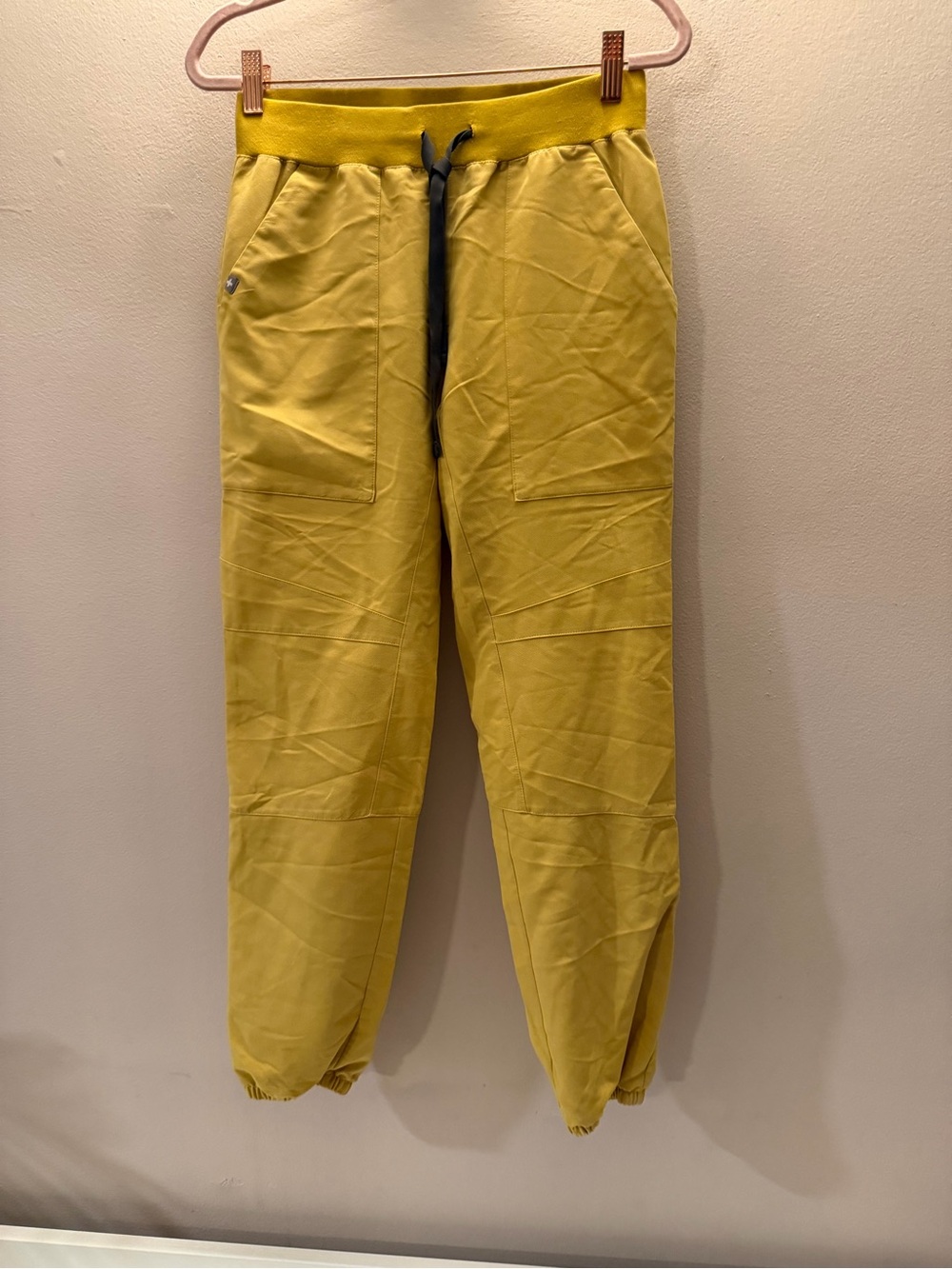 FIGS Technical Collection Yola Scrub Pants XS Yellow Mustard Cargo Jogger⁠